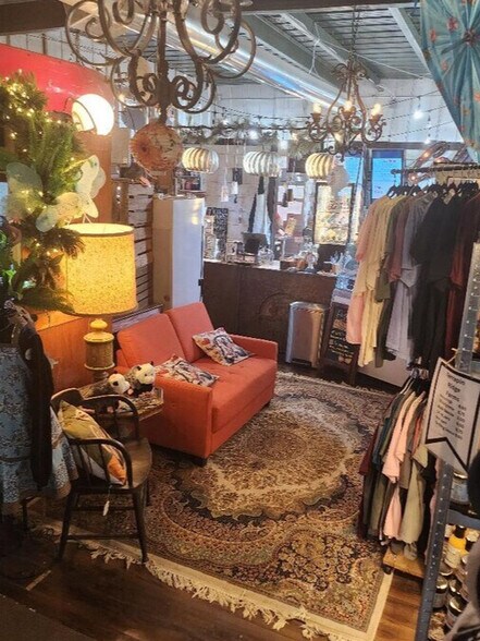 More Photos Of 1378 Main St, Little Mountain Freestanding For Lease
