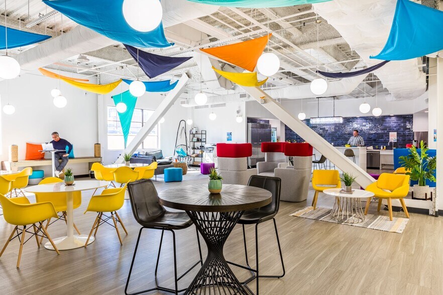 More Photos Of 136 4th St N, Saint Petersburg Office For Lease