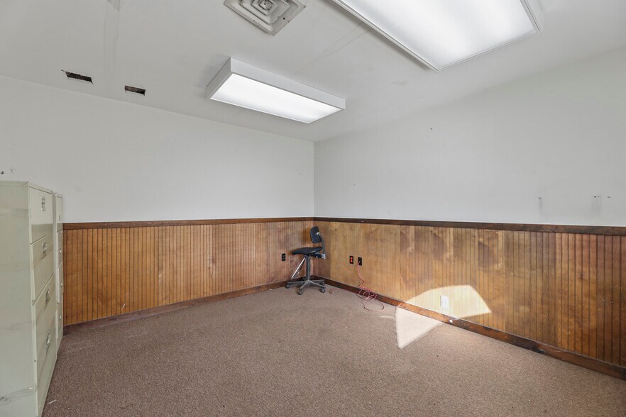 More Photos Of 1311 East St, Pittsfield Warehouse For Sale