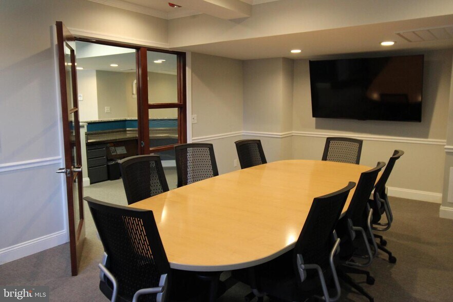 More Photos Of 100 E Main St, Salisbury Office For Lease