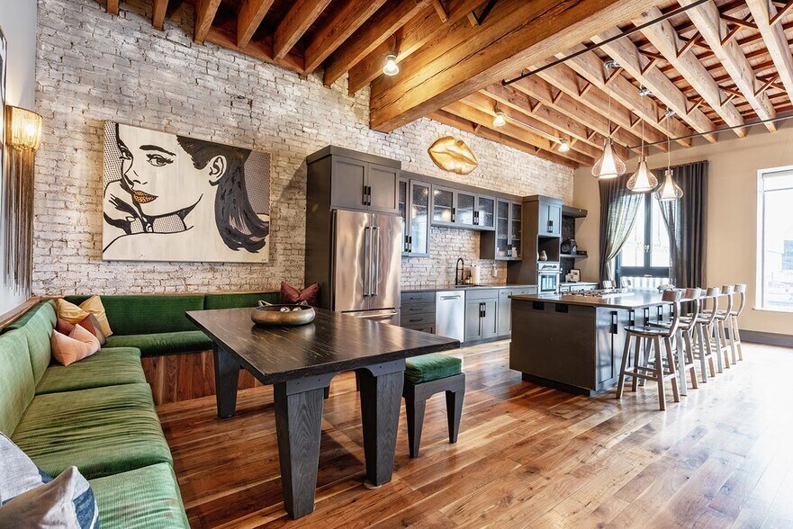 More Photos Of 218 3rd Ave N, Nashville General Retail For Sale
