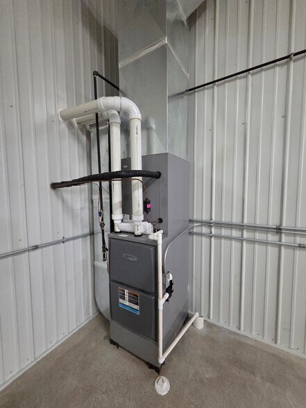 More Photos Of 519 Lincoln Ave, Rochelle Freestanding For Sale