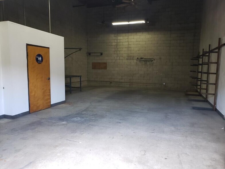 More Photos Of 9901 San Fernando Rd, Pacoima Warehouse For Lease