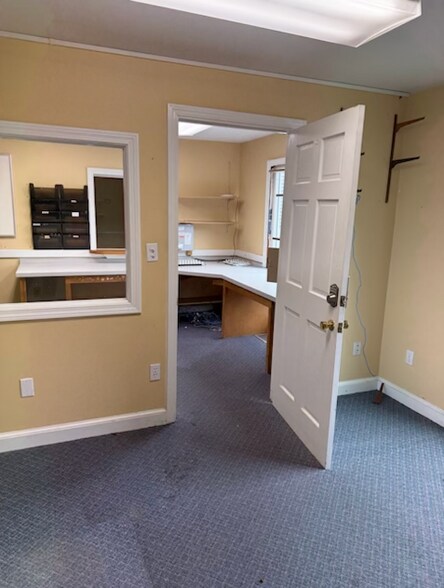 More Photos Of 67R Village St, Marblehead Industrial For Lease