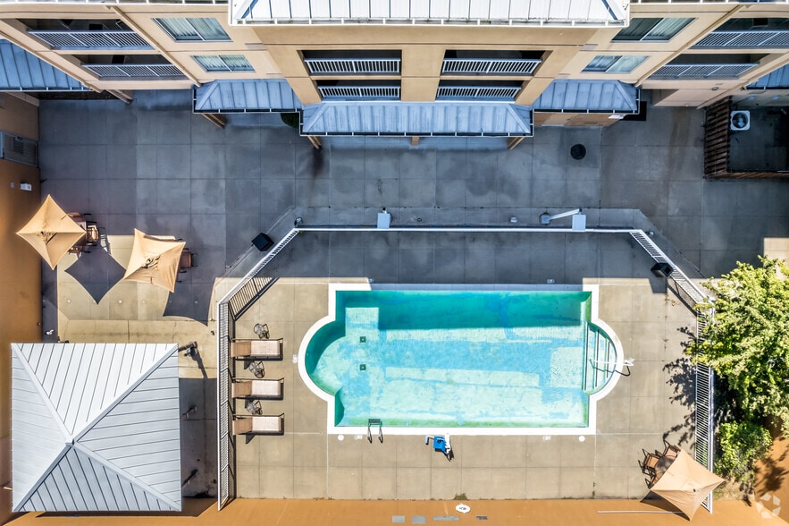 More Photos Of 3076 Kirby Pky, Memphis Hotel For Sale
