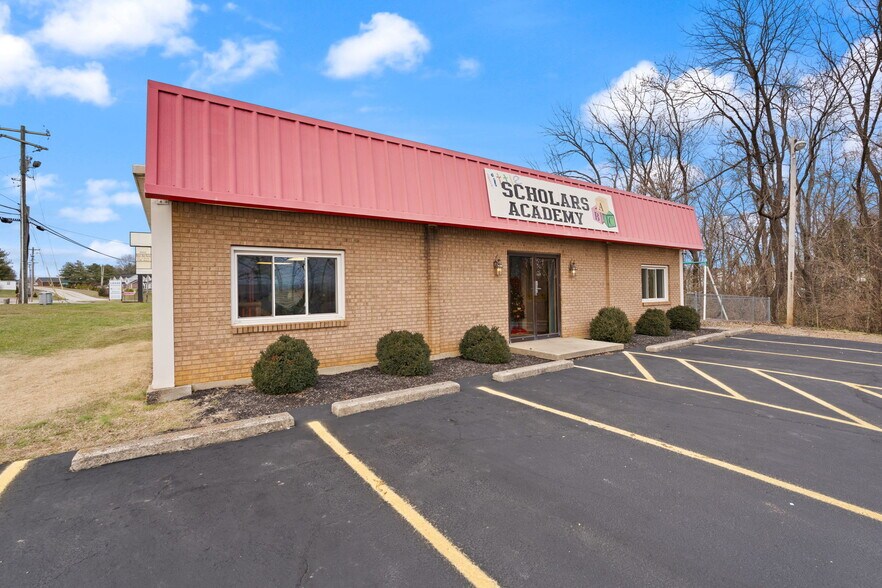 More Photos Of 1990 NW In-337, Corydon Medical For Sale