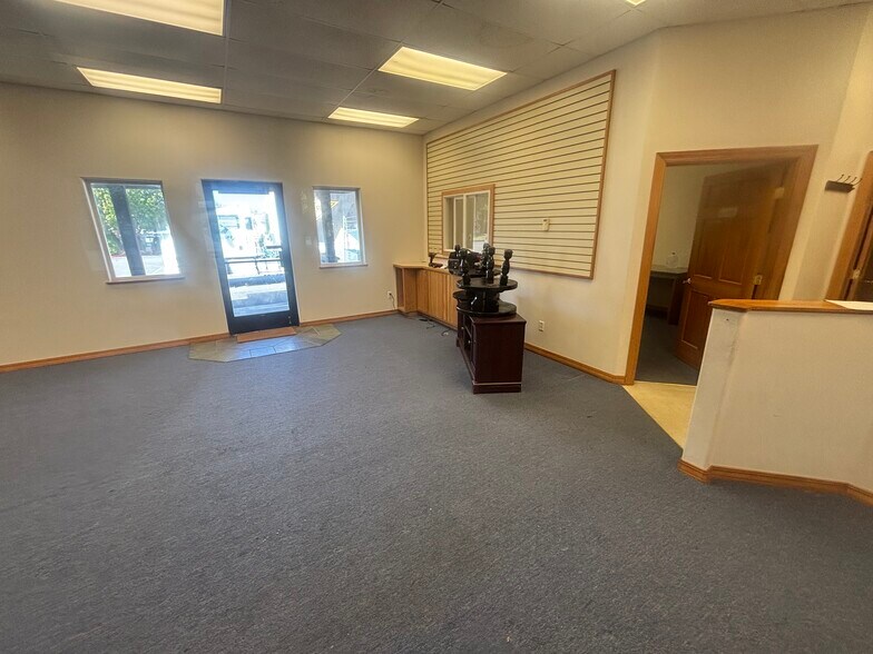 More Photos Of 1195 Newmark Ave, Coos Bay Storefront Retail Residential For Lease