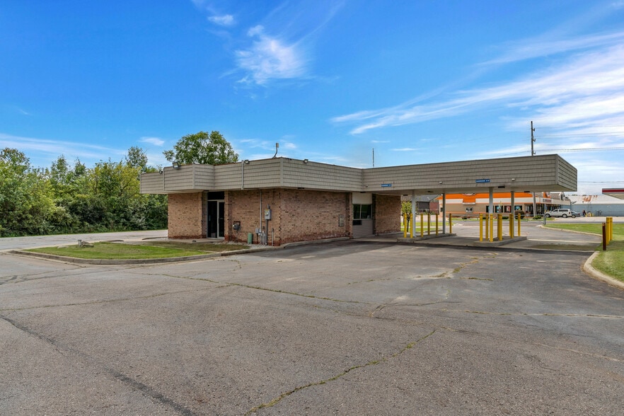 More Photos Of 11293 Torrey Rd, Fenton Storefront Retail Office For Sale