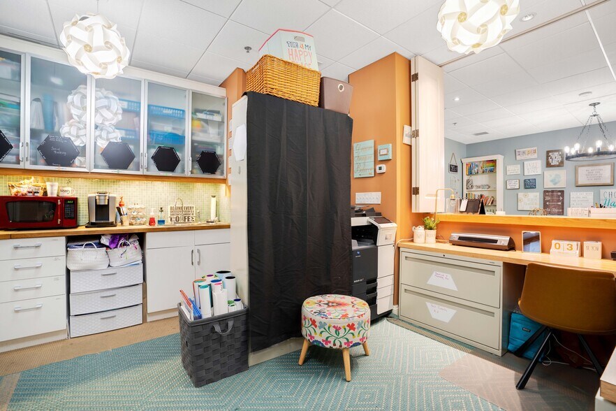 More Photos Of 260 Lookout Pl, Maitland Medical For Sale