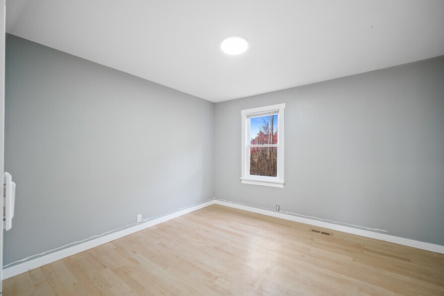 More Photos Of 12533 SE Sunnyside Rd, Happy Valley Flex For Sale