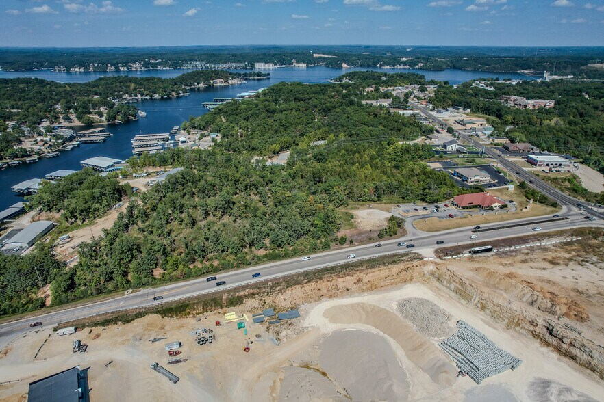 More Photos Of 109 Horseshoe Bend Pky, Lake Ozark Office For Sale
