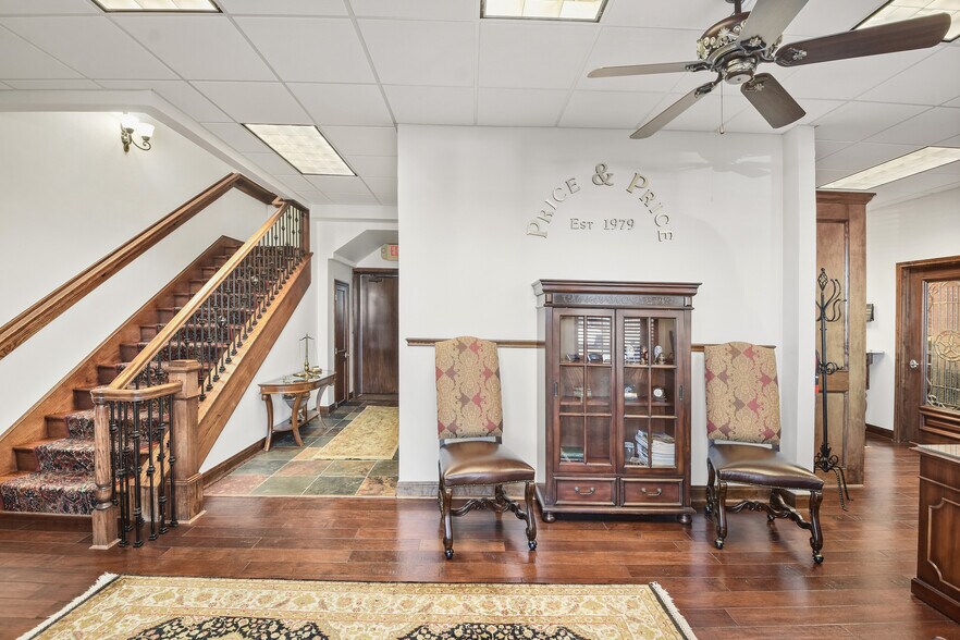 More Photos Of 101 Simonton St, Conroe Loft Creative Space For Lease