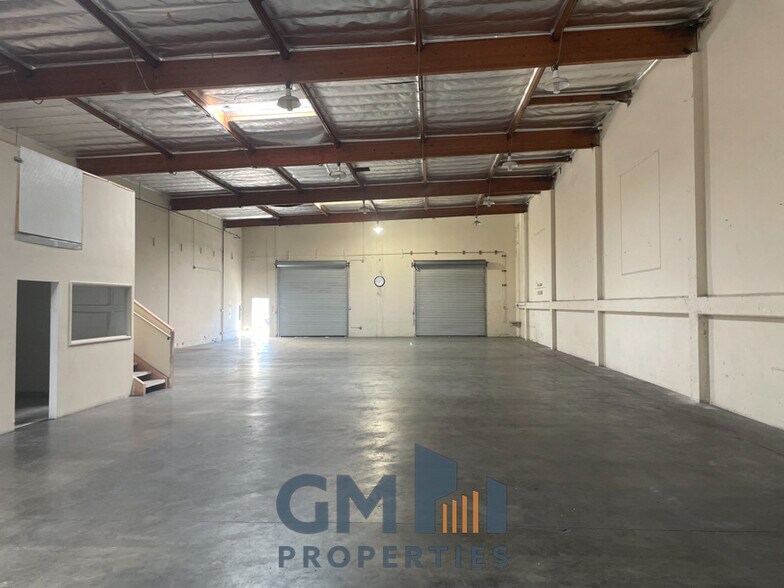 More Photos Of 2400-2402 Palm Dr, Signal Hill Warehouse For Lease