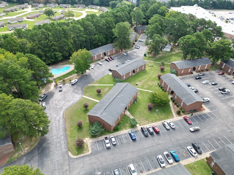 More Photos Of 6535 Summertime Apartments, 6535 Jeffrey Dr, Fayetteville Apartments For Sale