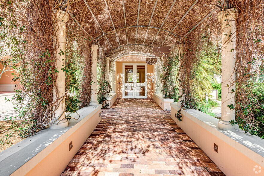 More Photos Of 1000 SE Monterey Commons Blvd, Stuart Unknown For Lease