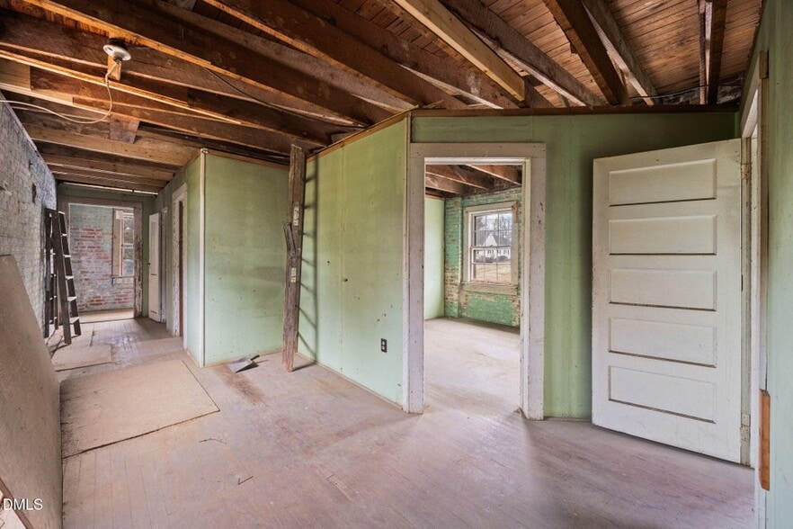 More Photos Of 1300 College St, Oxford Flex For Sale