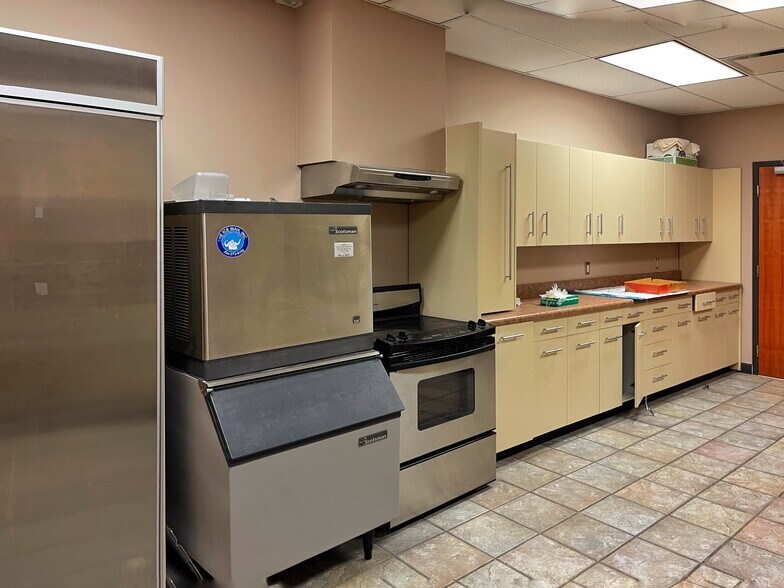 More Photos Of 425 Molton St, Montgomery Office For Lease