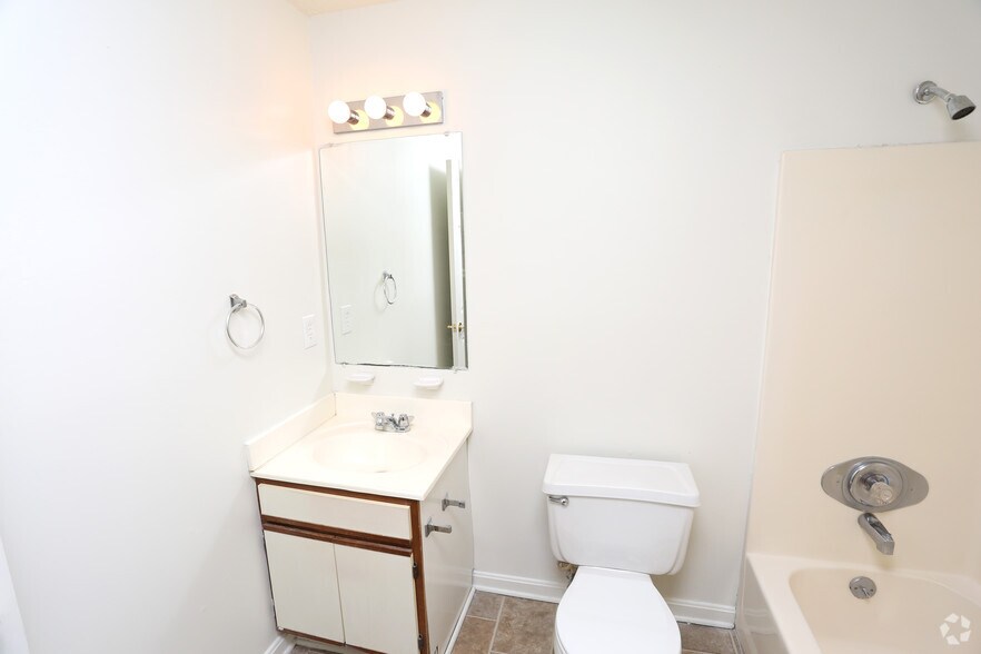 More Photos Of 3130 Saint Anthony Gardens Dr, Louisville Apartments For Sale