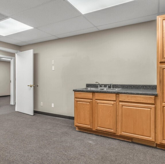 More Photos Of 4327 SW 21st St, Oklahoma City Warehouse For Lease