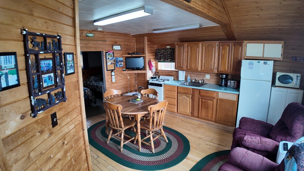 More Photos Of 109 Sinclair Rd, Sinclair Sports And Entertainment For Sale