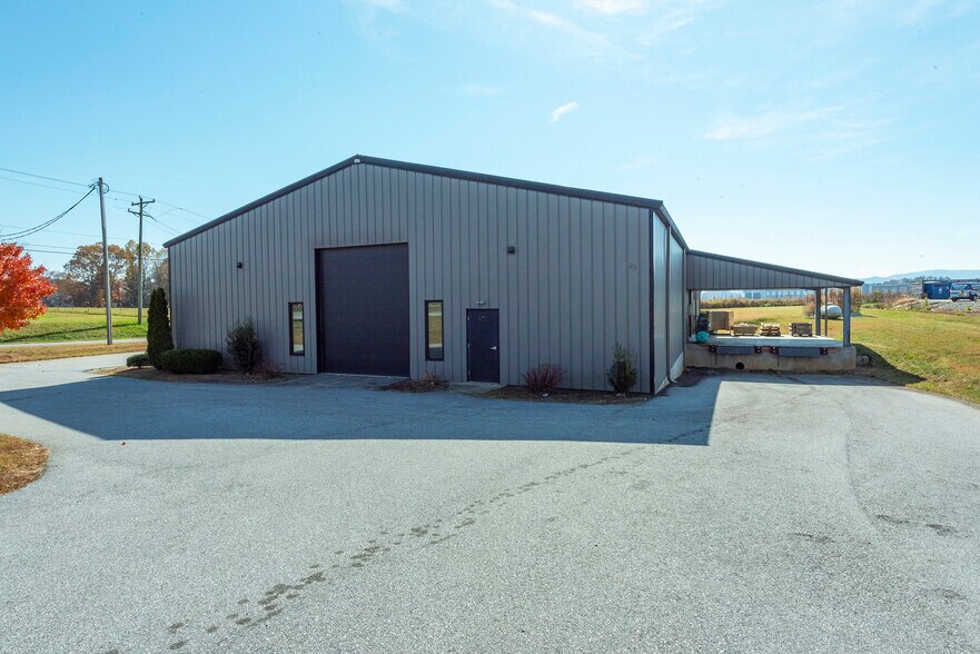 More Photos Of 25 Reeds Way, Flat Rock Warehouse For Lease