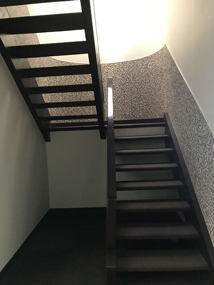 More Photos Of 6780 Southwest Ave, Saint Louis Flex For Lease