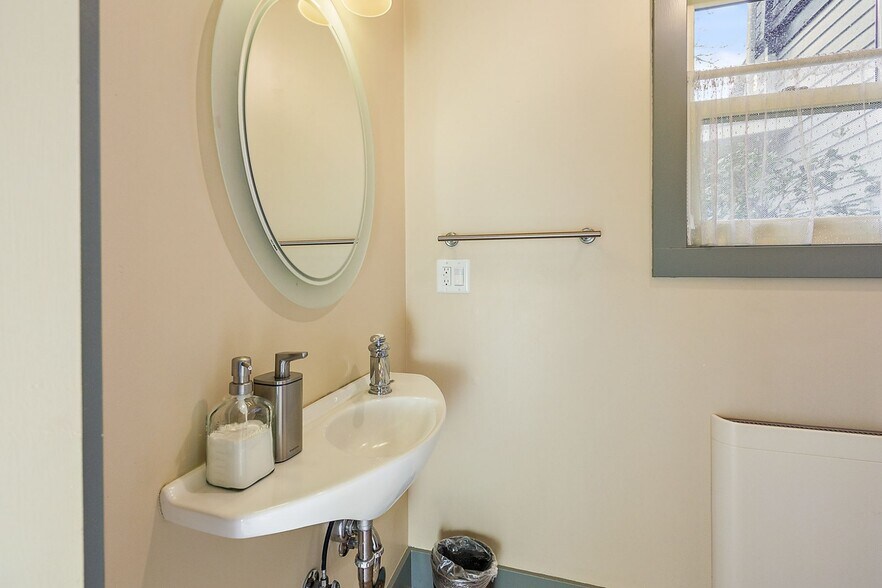 More Photos Of 455 N Oregon St, Jacksonville Hospitality For Sale