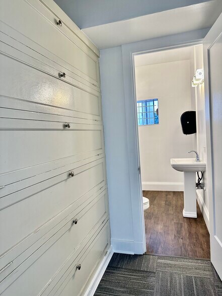 More Photos Of 1547 Lakeside Dr, Oakland Religious Facility For Sale