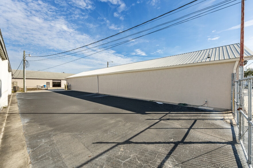 More Photos Of 818 N Magnolia Ave, Ocala Warehouse For Sale