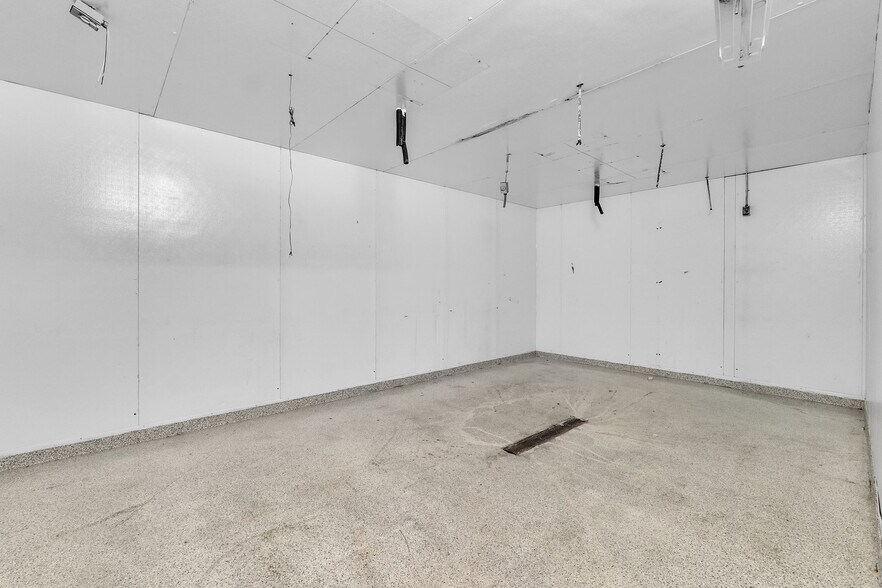 More Photos Of 510 Glade st, Glade Spring Supermarket For Sale