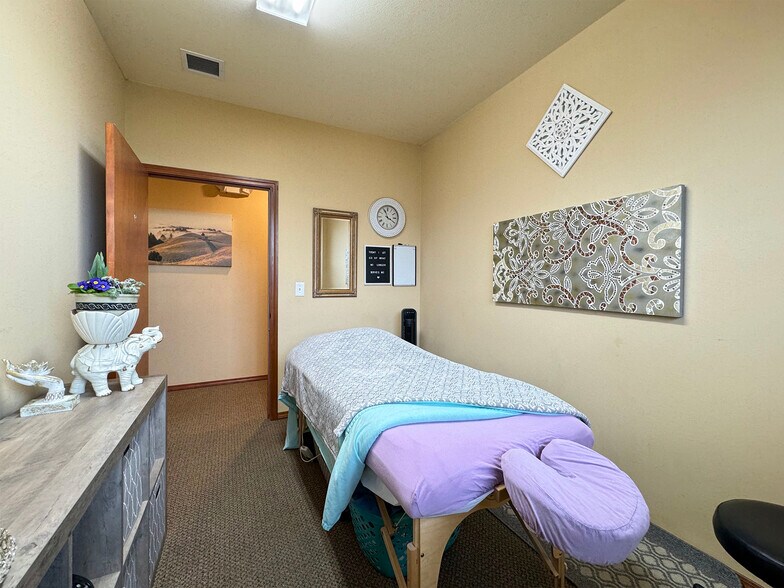 More Photos Of 534 N 5th Ave, Sequim Medical For Sale
