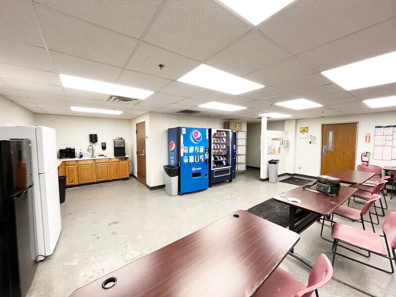 More Photos Of 3949 NW 36th St, Oklahoma City Manufacturing For Sale