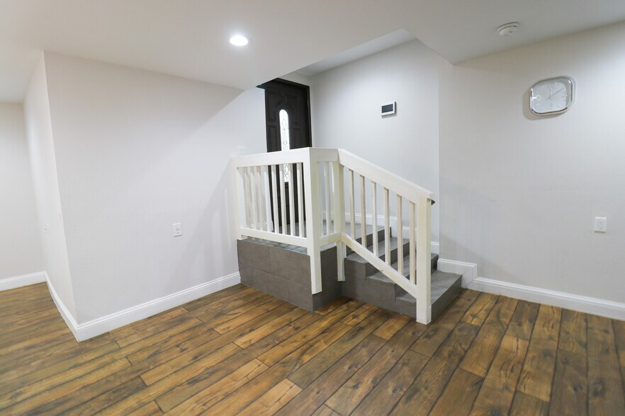 More Photos Of 875 Wood St, Oakland Apartments For Sale