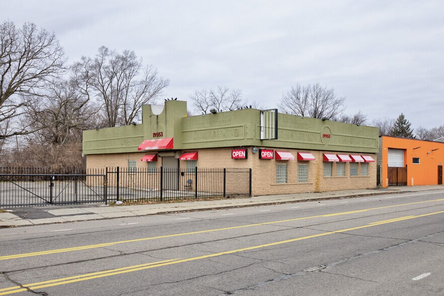 Primary Photo Of 19953 Conant St, Detroit Medical For Sale