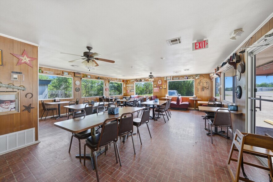 More Photos Of 1008 State Highway 6, Marlin Warehouse For Sale