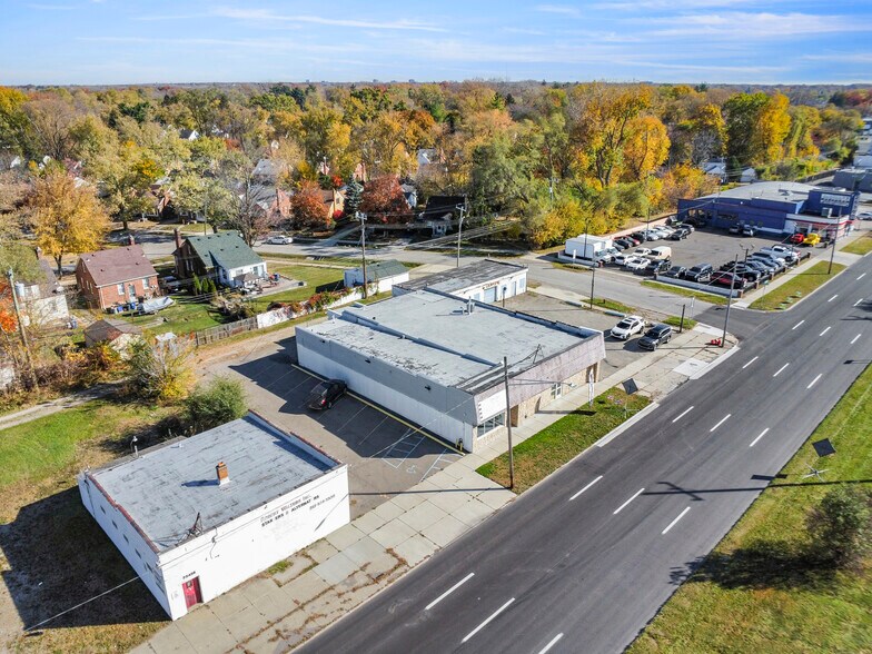 More Photos Of 25420 Grand River ave, Redford Twp Service Station For Lease