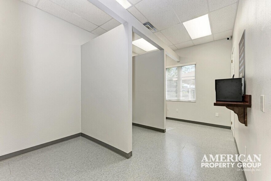More Photos Of 5279-5283 Office Park Blvd, Bradenton Office For Sale
