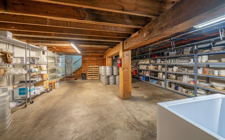 More Photos Of 1307 Main St, Oroville Bar For Sale