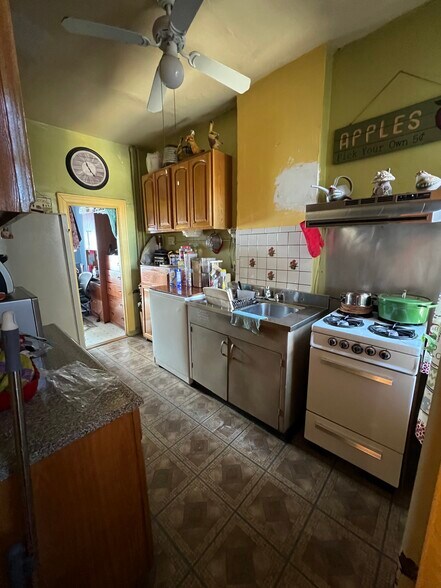 More Photos Of 945 Bruckner Blvd, Bronx Apartments For Sale