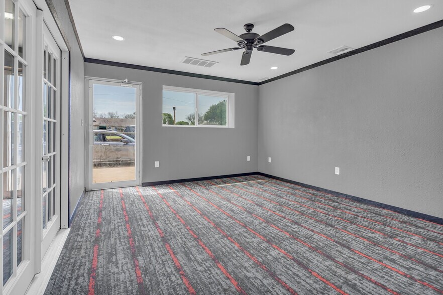 More Photos Of 603 Lake Murray Dr E, Ardmore Flex For Sale