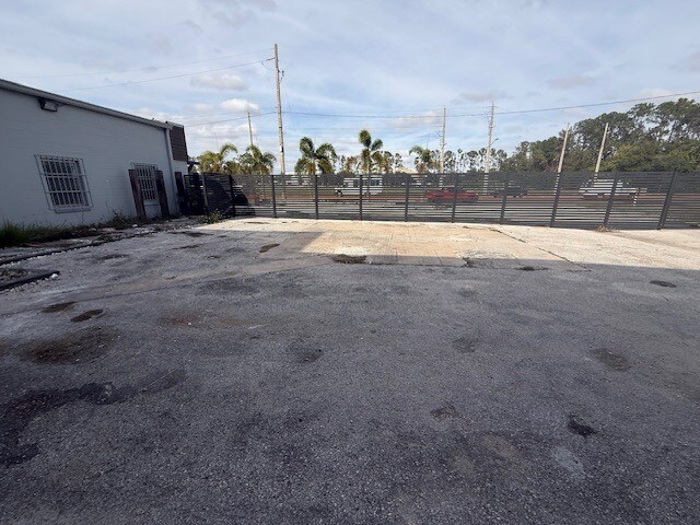 More Photos Of 3852 L B Mcleod Rd, Orlando Warehouse For Lease