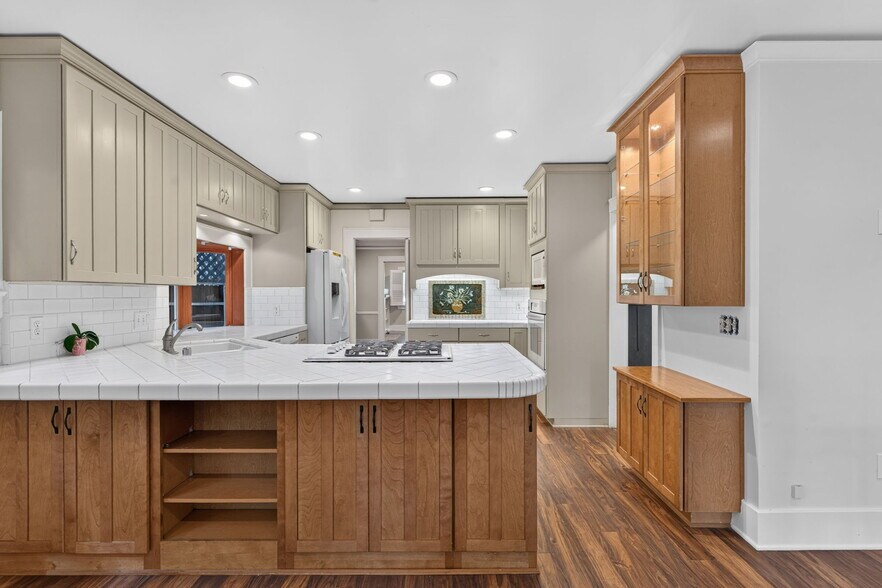 More Photos Of 119 S Adams St, Glendale Multifamily For Sale