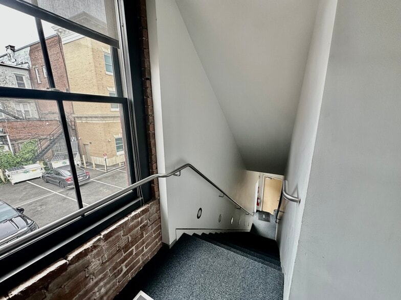 More Photos Of 12 Havemeyer Pl, Greenwich Office For Lease