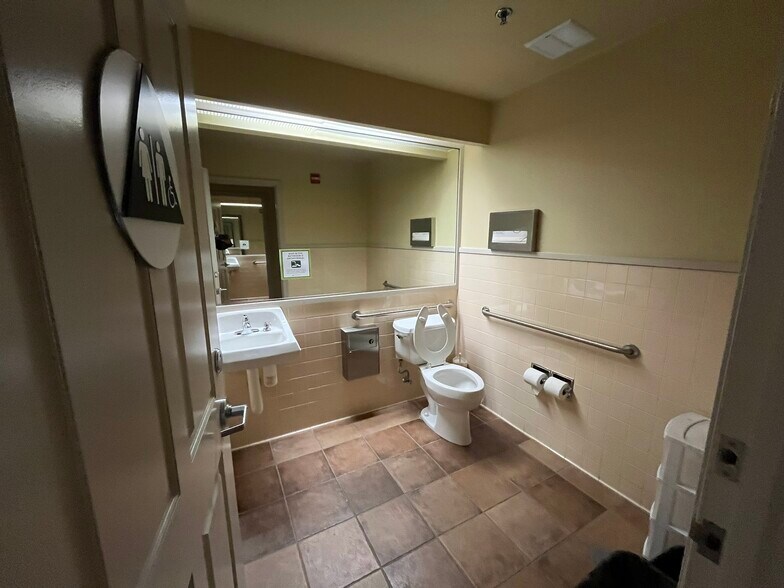 More Photos Of 2911 Cleveland Ave, Santa Rosa Office For Lease