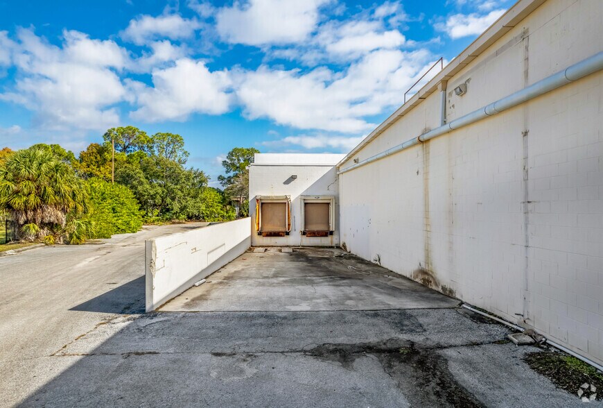 More Photos Of 11141 US Highway 19, Clearwater Unknown For Lease