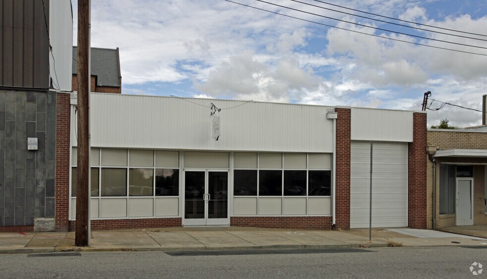 More Photos Of 227 28th St, Newport News Storefront Retail Office For Lease