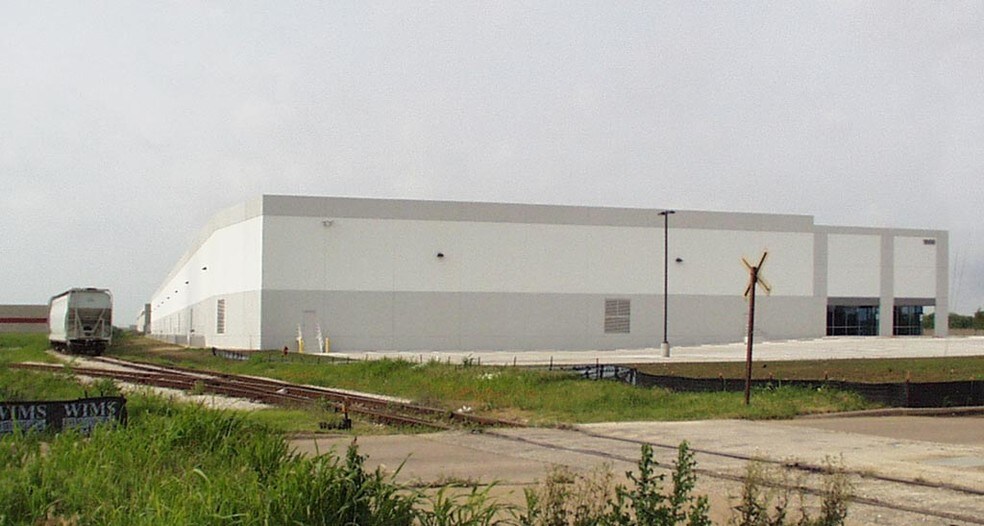 More Photos Of 1000 N 28th Ave, Dallas Warehouse For Lease