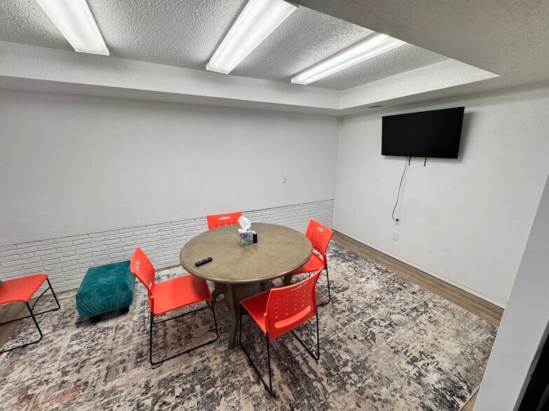 More Photos Of 3504 S Meridian Ave, Oklahoma City Warehouse For Lease