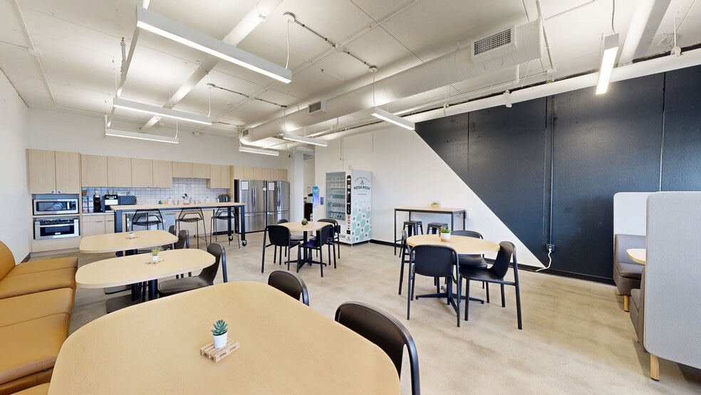 More Photos Of 4440 W Round Lake Rd, Arden Hills Warehouse For Lease