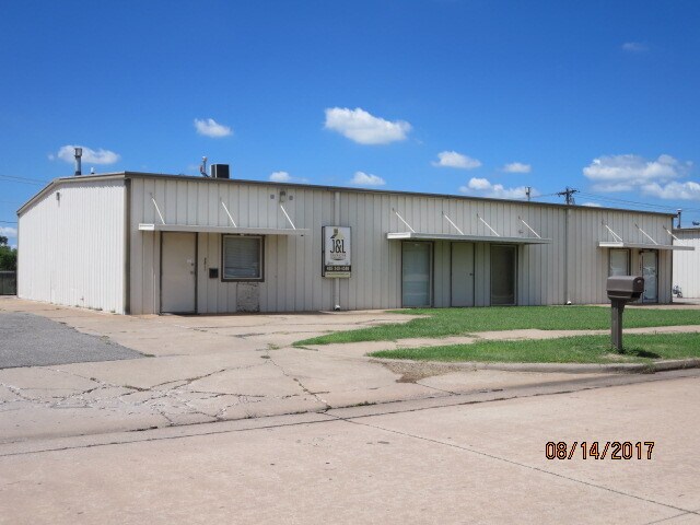 More Photos Of 2901-2903 Broadway Ct, Edmond Freestanding For Lease